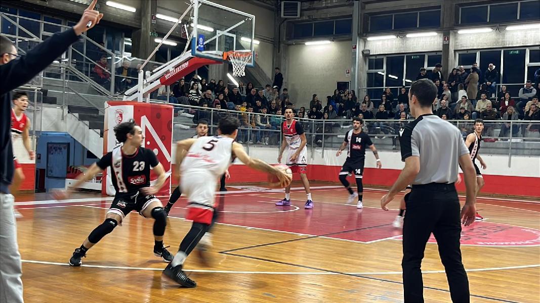 https://www.basketmarche.it/immagini_articoli/17-02-2025/niente-fare-perugia-basket-derby-campo-capolista-basket-gualdo-600.jpg