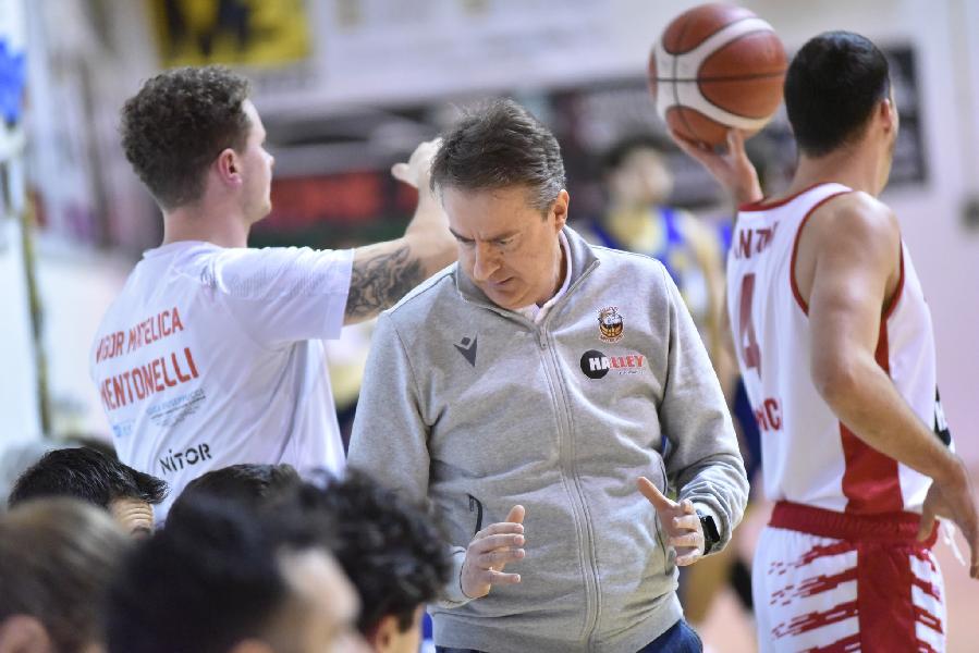 https://www.basketmarche.it/immagini_articoli/17-02-2025/vigor-matelica-coach-trullo-abbiamo-disputato-buona-gara-messo-pratica-avevamo-preparato-600.jpg