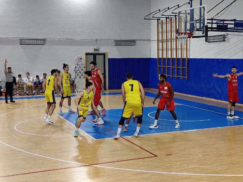 https://www.basketmarche.it/immagini_articoli/17-11-2024/castelfidardo-supera-nettamente-adriatico-ancona-resta-imbattuto-600.jpg