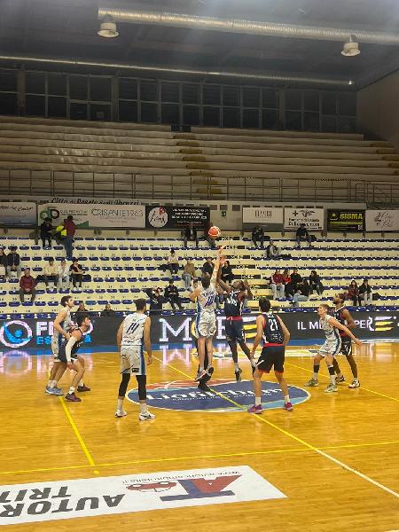 https://www.basketmarche.it/immagini_articoli/17-11-2024/supplementare-ferma-corsa-virtus-civitanova-600.jpg