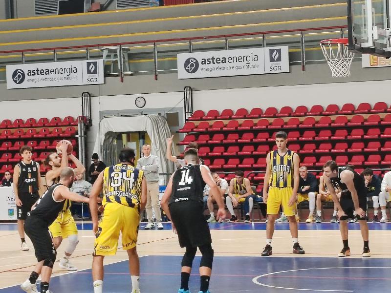 https://www.basketmarche.it/immagini_articoli/17-11-2024/sutor-montegranaro-osimo-prima-vittoria-esterna-stagionale-600.jpg