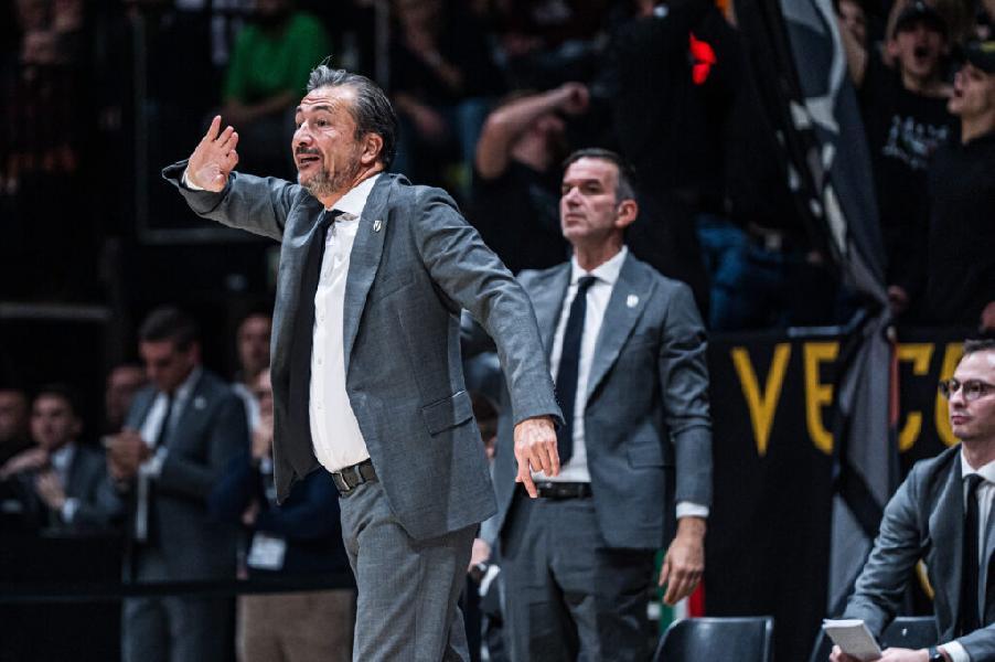 https://www.basketmarche.it/immagini_articoli/17-11-2024/virtus-coach-banchi-facile-indossare-peso-questa-maglia-alcuni-hanno-ancora-capito-600.jpg