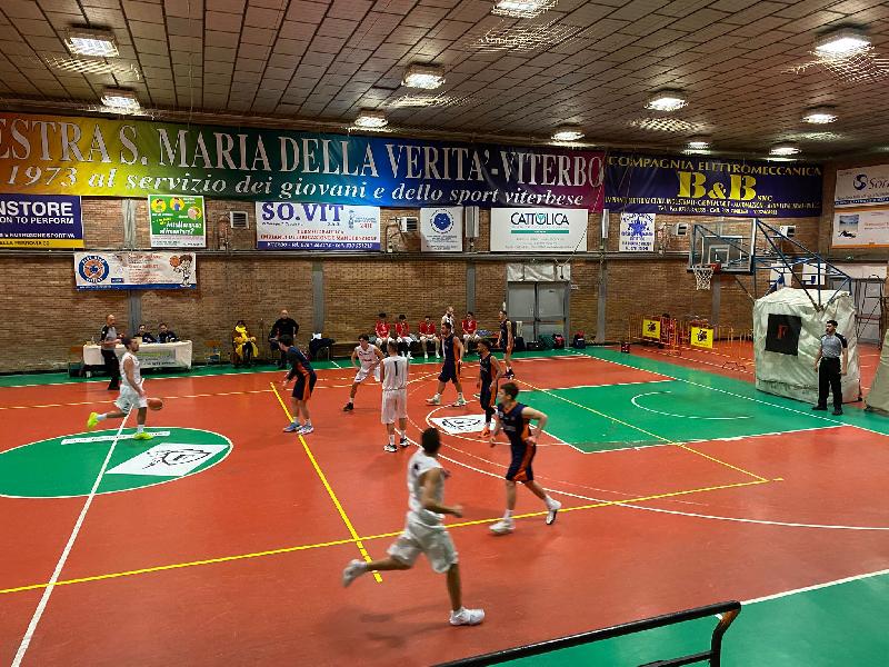 https://www.basketmarche.it/immagini_articoli/18-01-2025/basket-spello-sioux-sbanca-campo-favl-viterbo-600.jpg