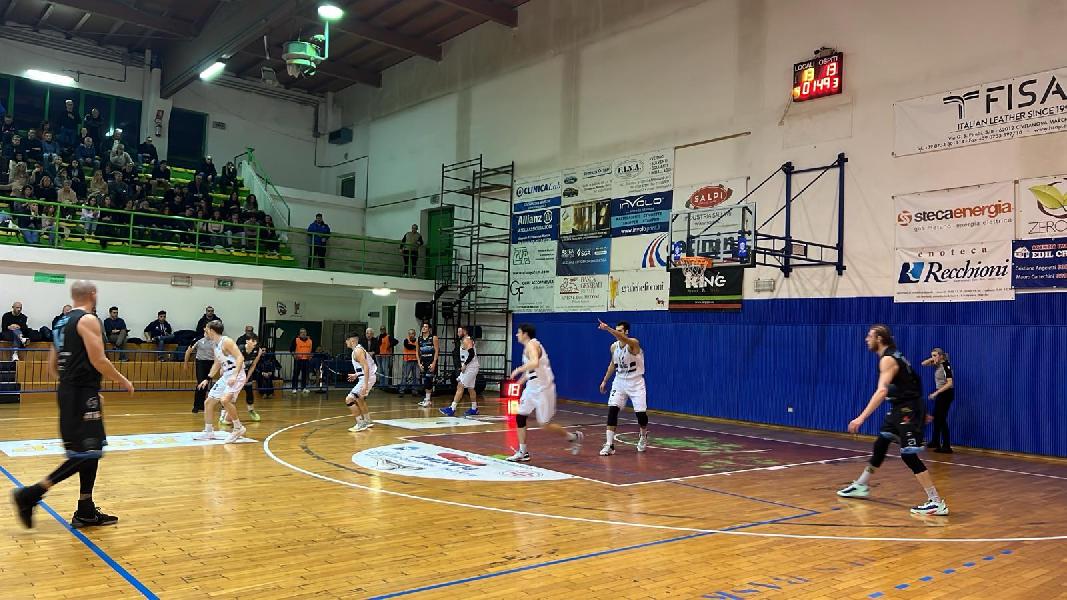 https://www.basketmarche.it/immagini_articoli/18-02-2024/vittoria-agrodolce-virtus-civitanova-roseto-basket-2020-600.jpg