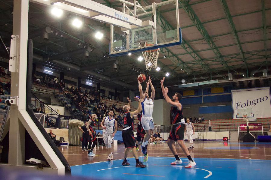 https://www.basketmarche.it/immagini_articoli/18-02-2025/foligno-basket-coach-bruno-sono-contento-abbiamo-dimostrato-bella-tenuta-mentale-600.jpg