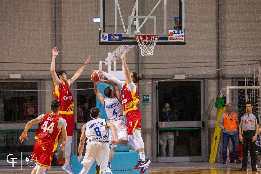 https://www.basketmarche.it/immagini_articoli/18-02-2025/janus-fabriano-cerca-riscatto-campo-lanciassimo-basket-ravenna-600.jpg