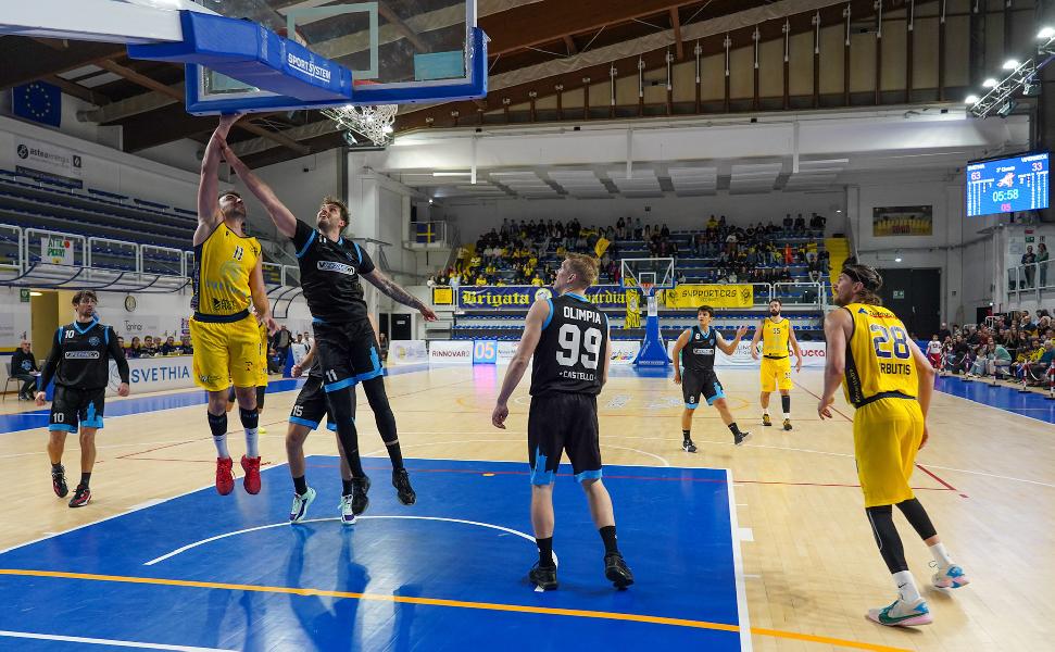 https://www.basketmarche.it/immagini_articoli/18-11-2024/pallacanestro-recanati-ritrova-sorriso-avvicina-derby-migliore-modi-600.jpg