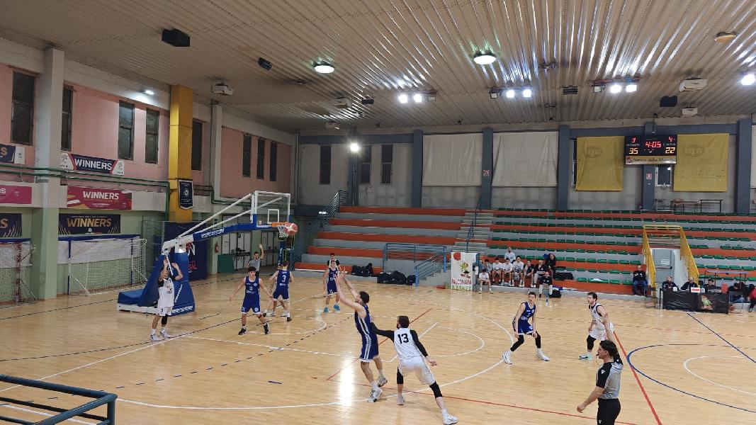 https://www.basketmarche.it/immagini_articoli/19-01-2025/bartoli-mechanics-espugna-campo-falconara-basket-600.jpg