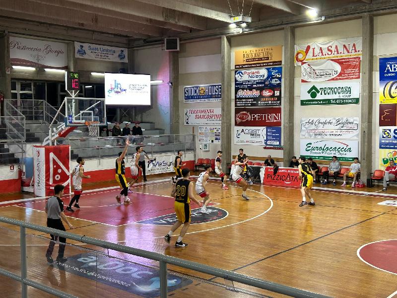 https://www.basketmarche.it/immagini_articoli/19-01-2025/basket-gualdo-velluto-casa-antoniana-pescara-600.jpg