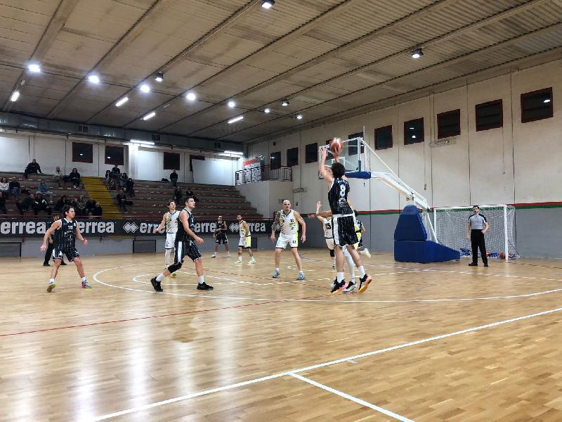 https://www.basketmarche.it/immagini_articoli/19-01-2025/basket-terni-supera-senza-problemi-atomika-spoleto-600.jpg