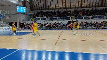 https://www.basketmarche.it/immagini_articoli/19-01-2025/pallacanestro-recanati-tocca-quota-domina-sfida-flying-balls-ozzano-120.jpg