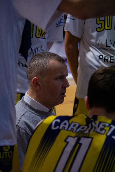 https://www.basketmarche.it/immagini_articoli/19-02-2025/sutor-coach-cervellini-abbiamo-pagato-pessimo-quarto-peccato-perch-scontro-diretto-valeva-molto-600.jpg