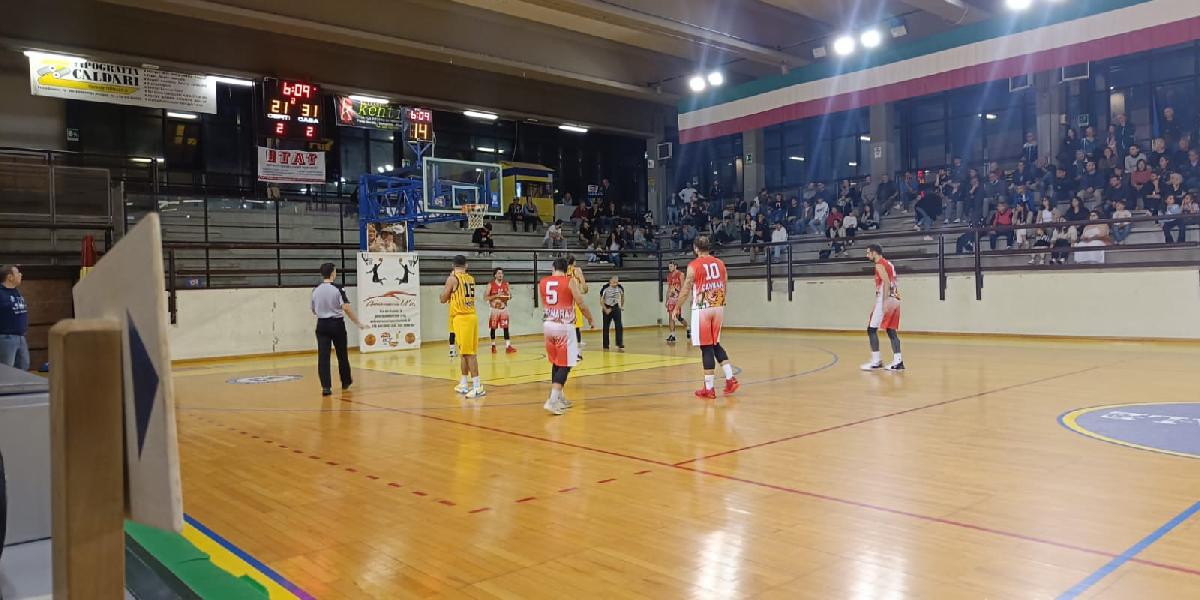 https://www.basketmarche.it/immagini_articoli/19-10-2024/fratta-umbertide-supera-autorit-cannara-basket-600.jpg