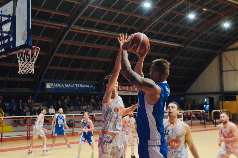 https://www.basketmarche.it/immagini_articoli/19-10-2024/porto-sant-elpidio-basket-cerca-primi-punti-stagionali-campo-pisaurum-600.jpg