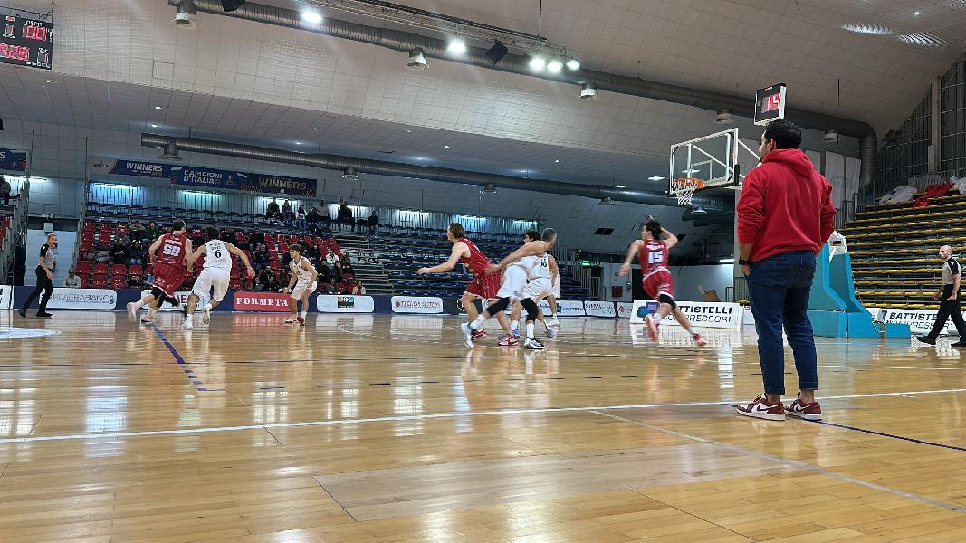 https://www.basketmarche.it/immagini_articoli/19-11-2024/pall-senigallia-coach-petitto-dobbiamo-rimanere-uniti-pensare-gara-volta-600.jpg