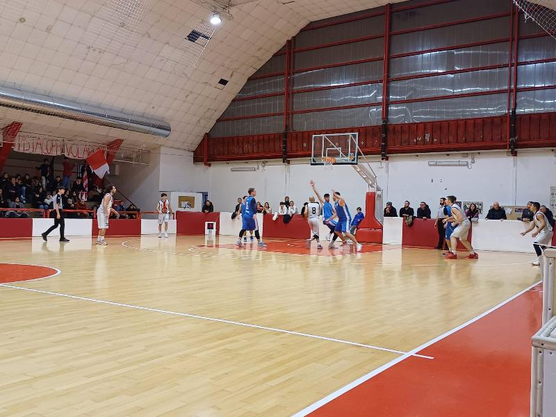 https://www.basketmarche.it/immagini_articoli/19-12-2024/macerata-coach-sparapassi-stato-vero-derby-decisivo-break-subito-finale-600.jpg