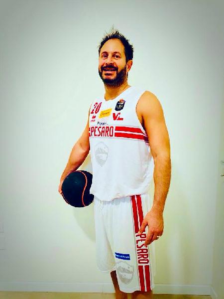 https://www.basketmarche.it/immagini_articoli/20-09-2024/ufficiale-roster-2425-anche-esterno-nico-ferri-600.jpg