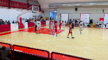 https://www.basketmarche.it/immagini_articoli/20-10-2024/basket-macerata-rompe-ghiaccio-conquista-prima-vittoria-stagionale-120.png