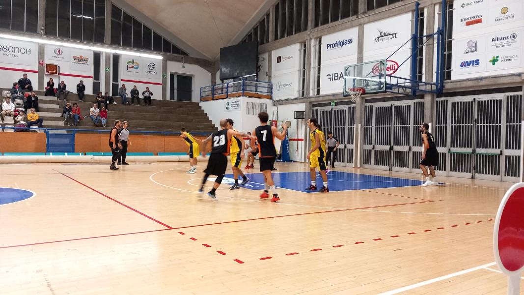 https://www.basketmarche.it/immagini_articoli/20-10-2024/clima-campo-troppo-teso-arbitri-sospendono-basket-fanum-montecchio-sport-600.jpg