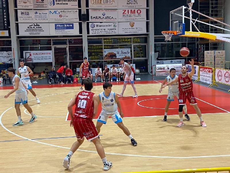 https://www.basketmarche.it/immagini_articoli/20-10-2024/pallacanestro-senigallia-allunga-finale-passa-campo-olimpia-castello-2010-600.jpg