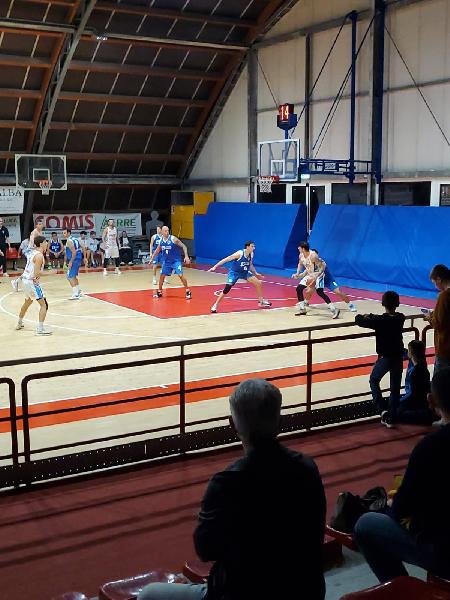 https://www.basketmarche.it/immagini_articoli/20-10-2024/pisaurum-batte-rimonta-porto-sant-elpidio-basket-super-maggiotto-600.jpg