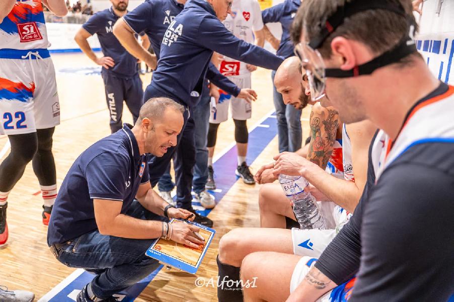 https://www.basketmarche.it/immagini_articoli/20-11-2024/attila-porto-recanati-coach-scalabroni-dobbiamo-darci-svegliata-stiamo-sottoperformando-600.jpg