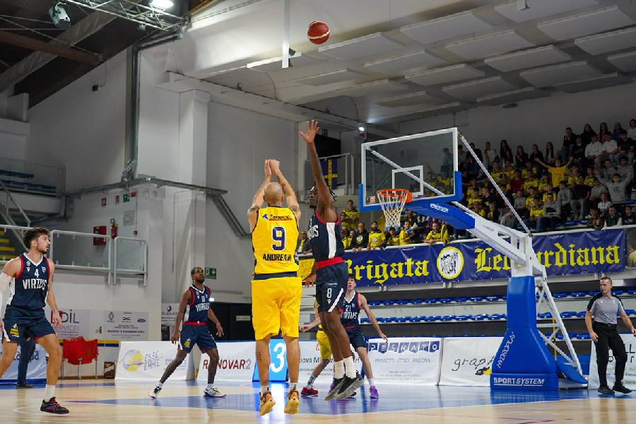 https://www.basketmarche.it/immagini_articoli/20-11-2024/pall-recanati-lorenzo-andreani-abbiamo-pressione-derby-differenza-porto-recanati-600.jpg