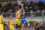 https://www.basketmarche.it/immagini_articoli/20-11-2024/pallacanestro-recanati-scappa-quarto-vince-derby-attila-porto-recanati-120.jpg