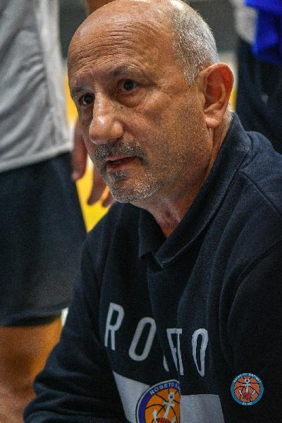 https://www.basketmarche.it/immagini_articoli/21-09-2024/roseto-basket-2020-vince-convince-pescara-basket-600.jpg