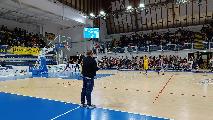 https://www.basketmarche.it/immagini_articoli/21-10-2024/valdiceppo-basket-paga-brutto-quarto-mani-vuote-recanati-120.jpg