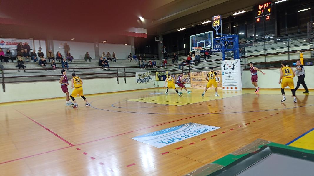 https://www.basketmarche.it/immagini_articoli/21-12-2024/fratta-umbertide-sfida-basket-contigliano-600.jpg