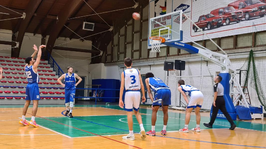 https://www.basketmarche.it/immagini_articoli/21-12-2024/prova-forza-foligno-basket-campo-roseto-academy-600.jpg