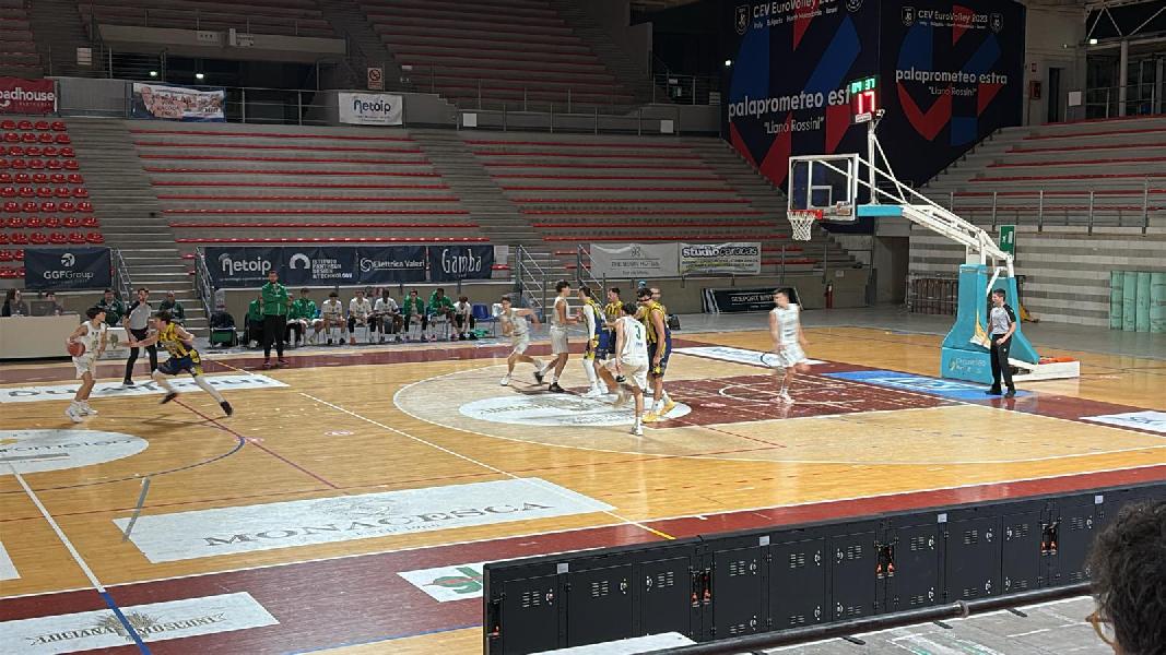 https://www.basketmarche.it/immagini_articoli/22-01-2025/sutor-coach-cervellini-complimenti-miei-ragazzi-bravi-sottovalutare-partita-600.jpg