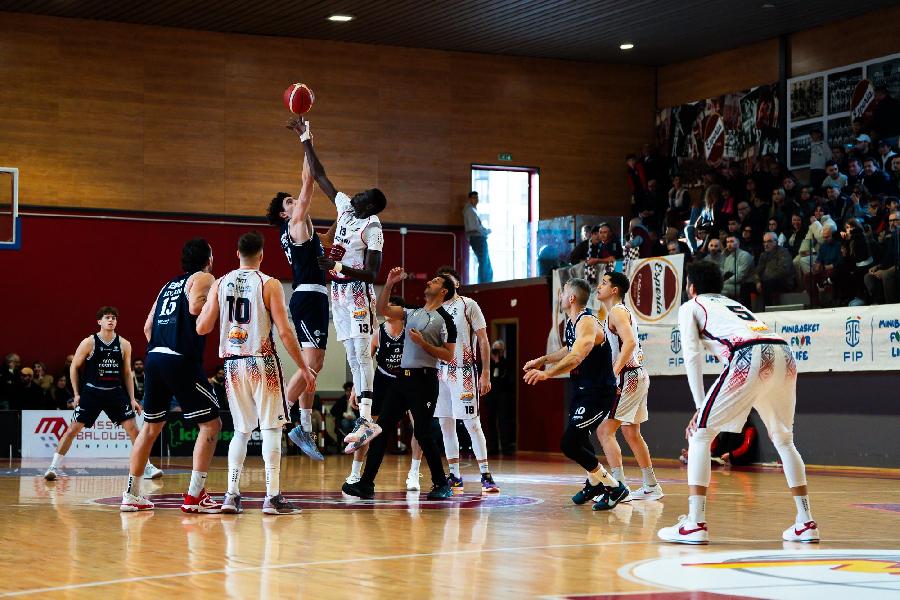 https://www.basketmarche.it/immagini_articoli/22-02-2025/bramante-pesaro-paga-assenze-sconfitto-finale-campo-esperia-cagliari-600.jpg