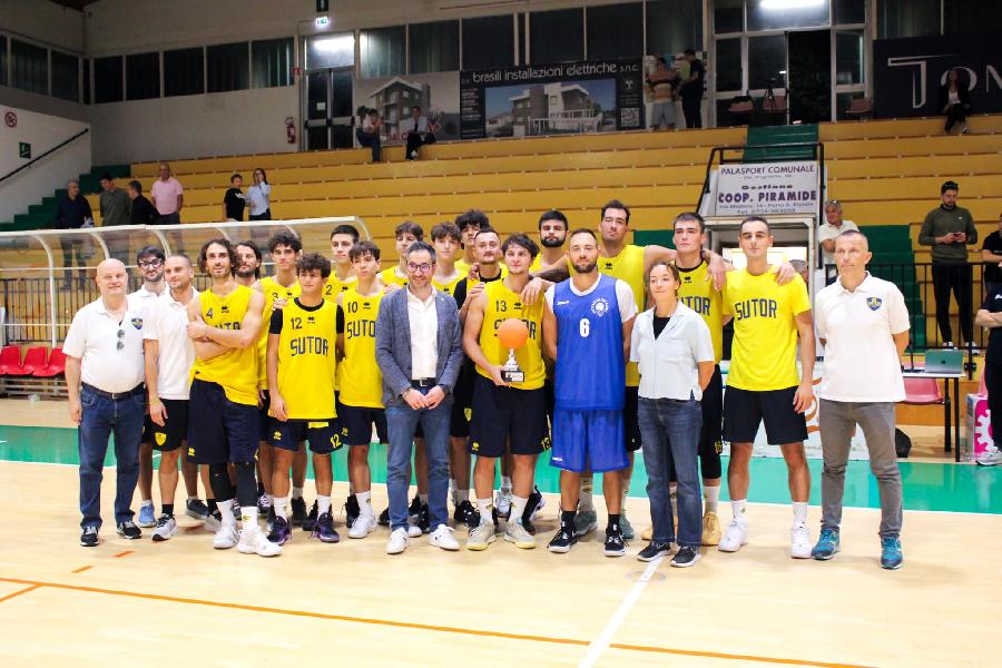 https://www.basketmarche.it/immagini_articoli/22-09-2024/sutor-montegranaro-passa-campo-pselpidio-basket-vince-memorial-piero-fabi-600.jpg