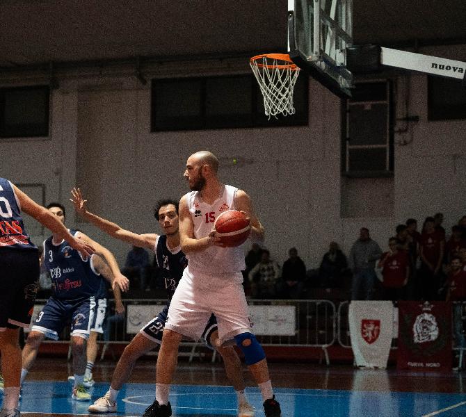 https://www.basketmarche.it/immagini_articoli/22-11-2024/basket-giovane-pesaro-passa-campo-pallacanestro-jesi-600.jpg