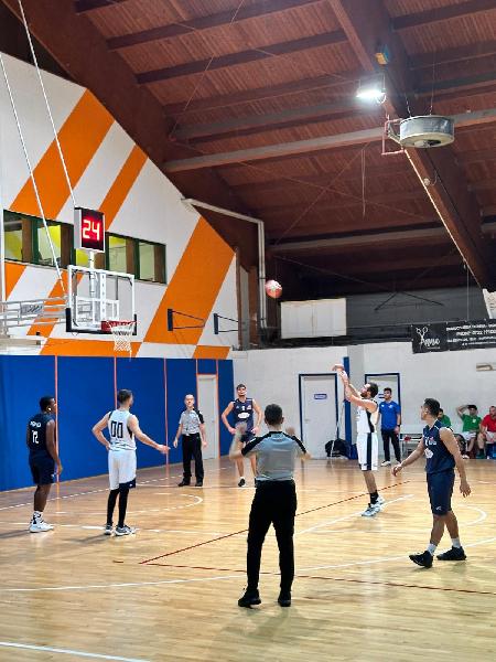 https://www.basketmarche.it/immagini_articoli/22-11-2024/uroboro-fabriano-supera-unione-basket-2010-resta-imbattuta-600.jpg