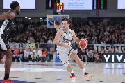 https://www.basketmarche.it/immagini_articoli/22-12-2024/aquila-basket-trento-ribalta-tempo-batte-virtus-bologna-120.jpg