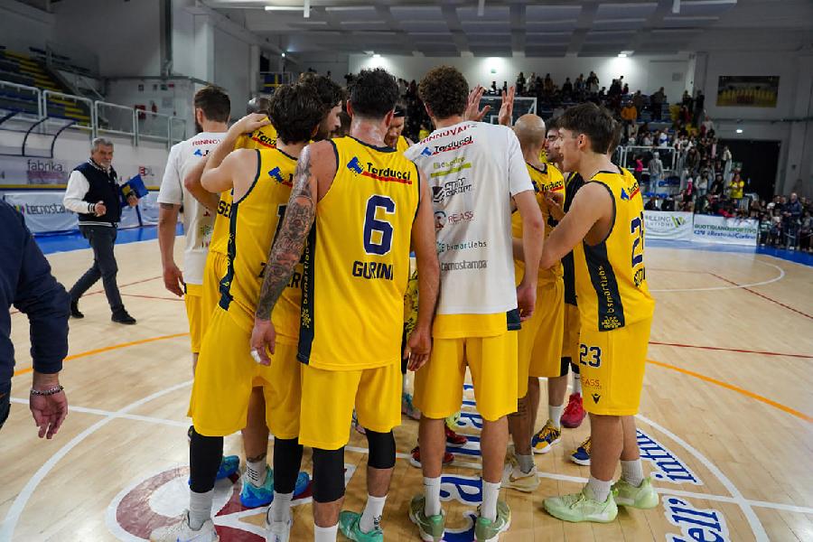 https://www.basketmarche.it/immagini_articoli/22-12-2024/pallacanestro-recanati-espugna-campo-valdiceppo-basket-600.jpg