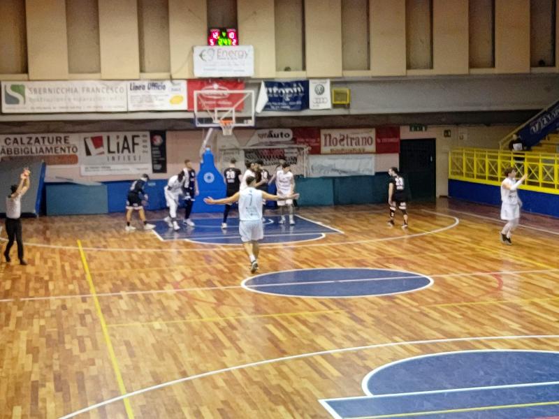 https://www.basketmarche.it/immagini_articoli/22-12-2024/pennicchi-mette-perugia-vince-todi-super-periodo-600.jpg