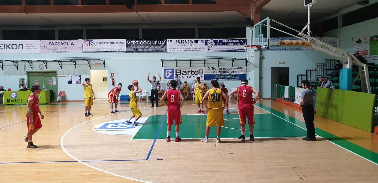 https://www.basketmarche.it/immagini_articoli/23-03-2019/pettinari-fossombrone-vince-scontro-diretto-basket-cagli-600.jpg