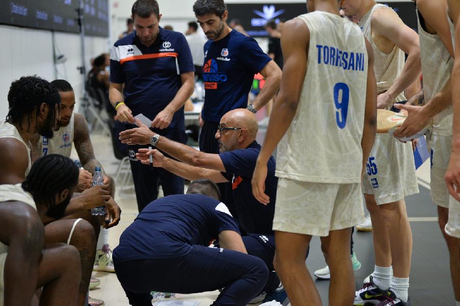 https://www.basketmarche.it/immagini_articoli/23-09-2024/treviso-basket-coach-vitucci-adesso-abbastanza-normale-accusare-qualche-ritardo-dobbiamo-accelerare-600.jpg