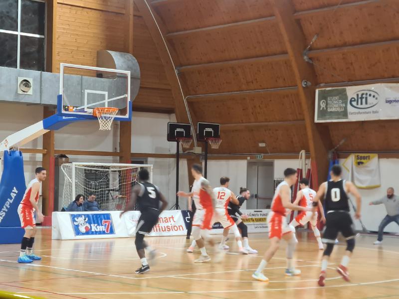 https://www.basketmarche.it/immagini_articoli/23-11-2024/baskrs-forlimpopoli-dominano-sfida-falconara-basket-restano-imbattuti-600.jpg