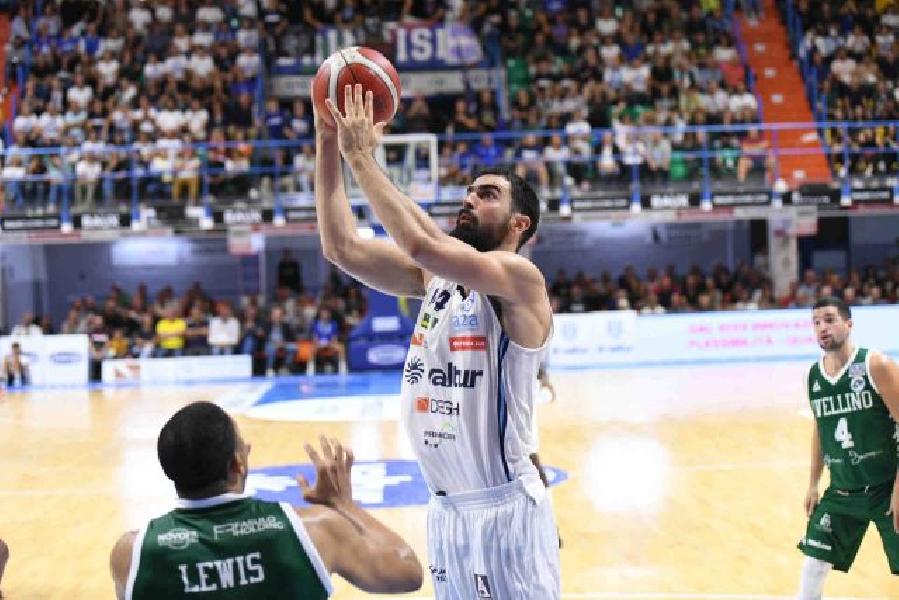 https://www.basketmarche.it/immagini_articoli/23-11-2024/valtur-brindisi-giovanni-vildera-passi-avanti-nostro-potenziale-ancora-esprimere-600.jpg