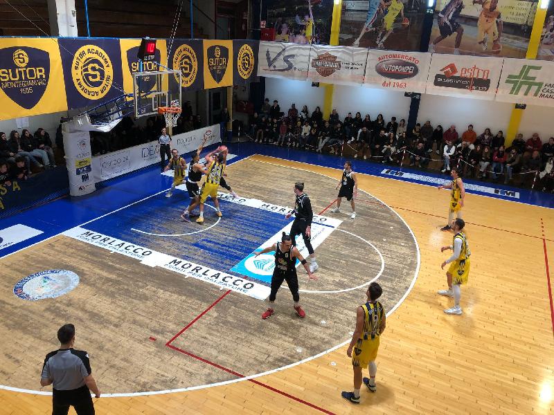 https://www.basketmarche.it/immagini_articoli/23-12-2024/sutor-montegranaro-perfetta-supera-senza-problemi-falconara-basket-600.jpg