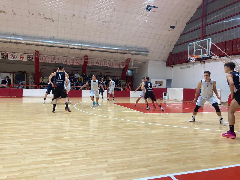 https://www.basketmarche.it/immagini_articoli/24-10-2024/macerata-coach-sparapassi-siamo-stati-bravi-crederci-fino-fine-lottando-ogni-pallone-600.jpg