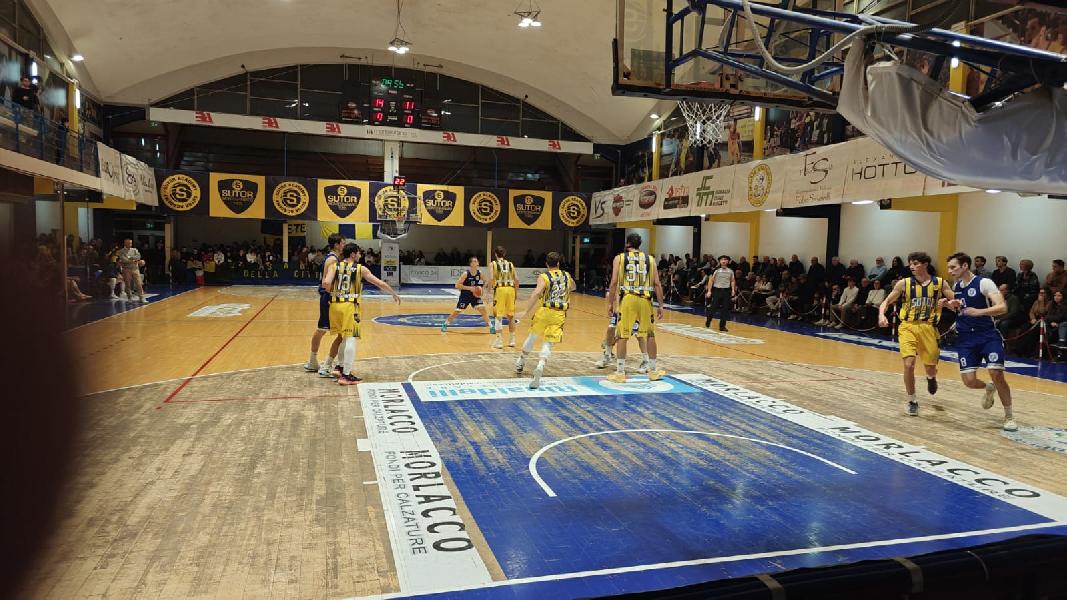 https://www.basketmarche.it/immagini_articoli/24-11-2024/coraggio-basta-sutor-montegranaro-bombonera-spunta-bartoli-mechanics-600.jpg