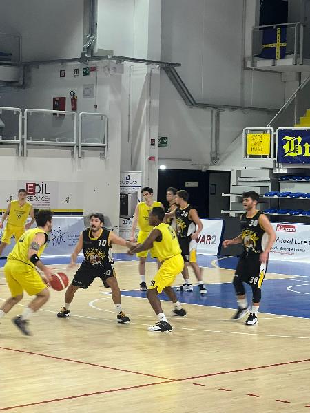 https://www.basketmarche.it/immagini_articoli/24-11-2024/roosters-senigallia-espugnano-campo-pallacanestro-recanati-600.jpg