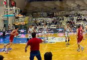 https://www.basketmarche.it/immagini_articoli/24-11-2024/supplementare-fatale-roseto-basket-2020-pallacanestro-senigallia-120.jpg