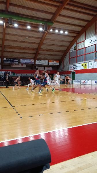 https://www.basketmarche.it/immagini_articoli/24-11-2024/virtus-civitanova-sconfitta-finale-campo-flying-balls-ozzano-600.jpg